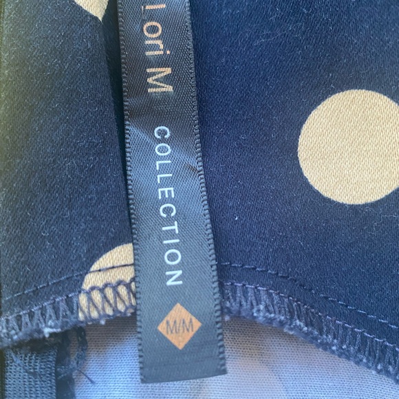 Lori M Collection
Polka Dot Bodycon Dress
Size M - Picture 5 of 7